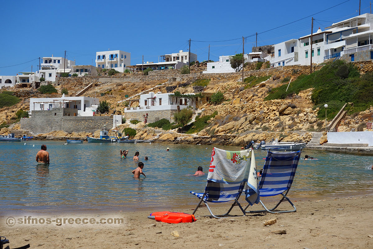 Η παραλία της Χερρονήσου στη Σίφνο